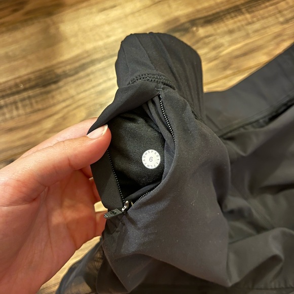 Reversible Lululemon workout shorts - Picture 5 of 5